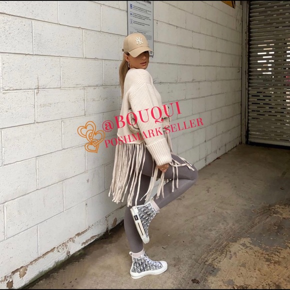 BLOGGERS FAV ZARA FRINGE OVERSIZED SWEATER - Picture 6 of 12